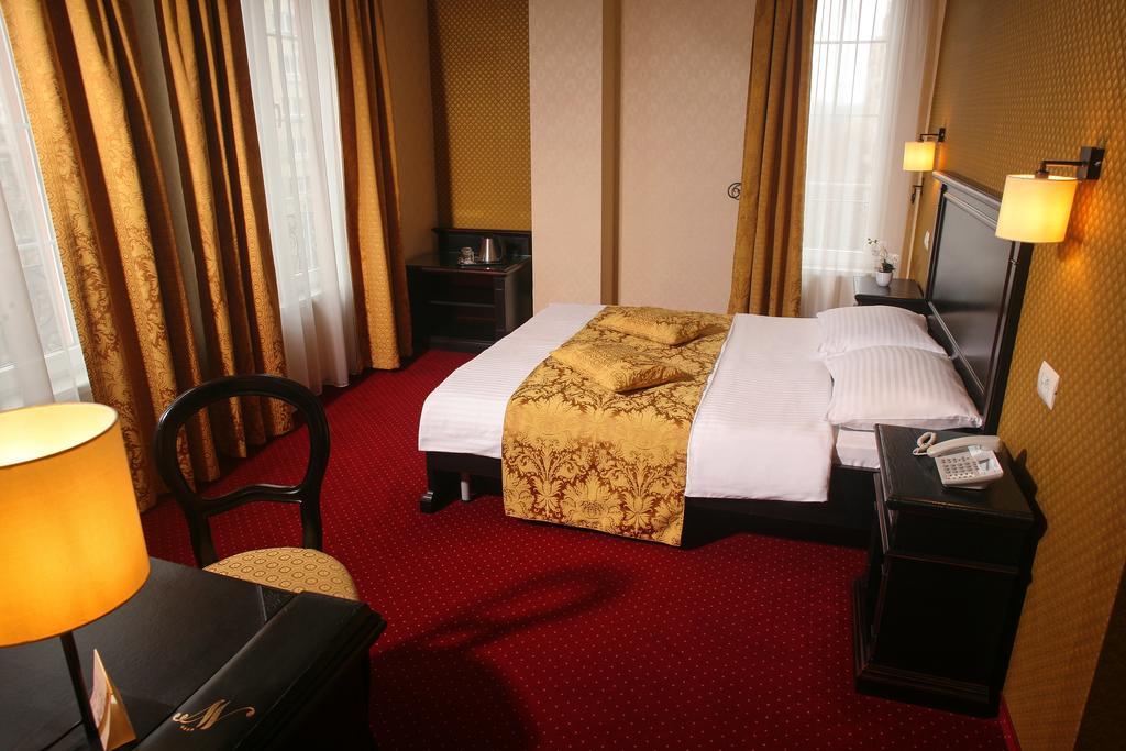 Hotel Novera Timişoara Buitenkant foto