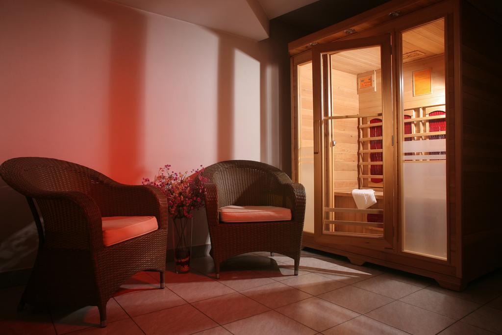 Hotel Novera Timişoara Buitenkant foto